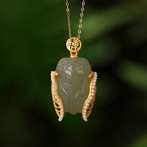 Cicada•Emerald Jade Stone Pendant Necklace