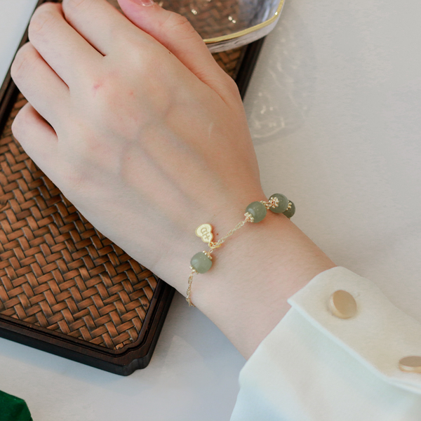 Simple • Emerald Jade stone bracelet