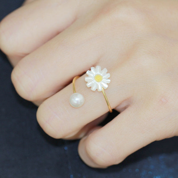 Daisy Natural Freshwater Pearl Shell Engraved Ring