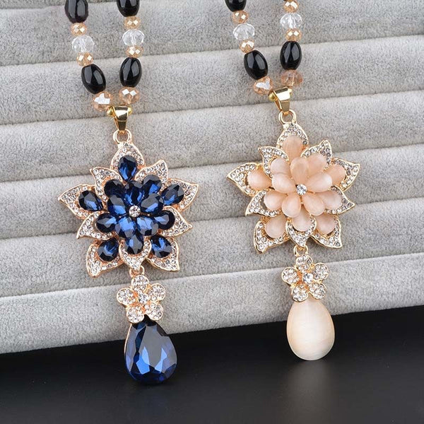 Fashionable Flower Natural Crystal Necklace