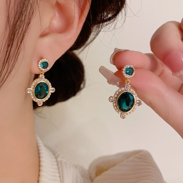 Elegant oval natural crystal earrings