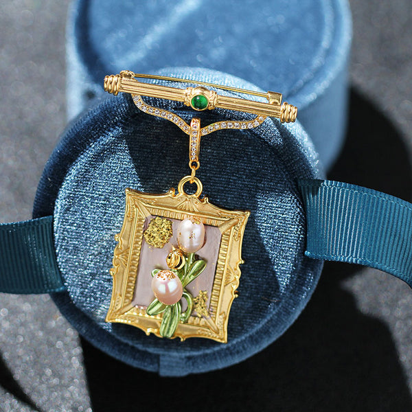 Western style picture frame brooch