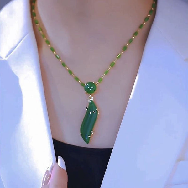 Temperament • Emerald jade stone necklace