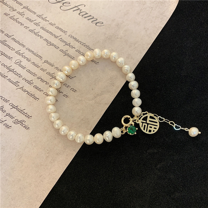 'Lucky Girl'  ? Pearl Crystal Bracelet